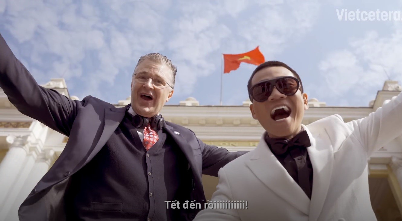Bất ngờ với lời ch&uacute;c năm mới của c&aacute;c Đại sứ - Ảnh 2.