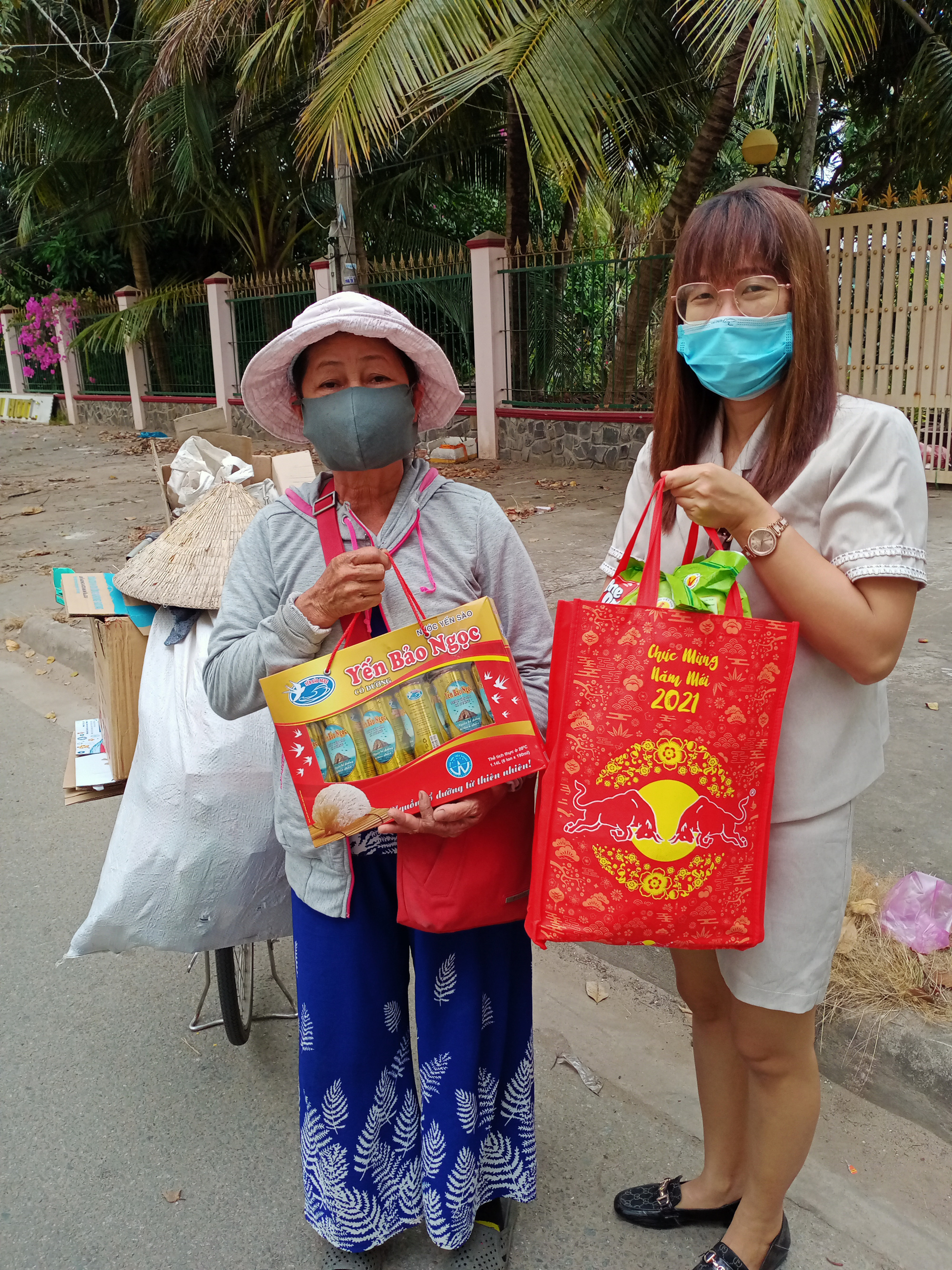 Tết ấm cho người v&ocirc; gia cư trao qu&agrave; cho người d&acirc;n tại Cần Thơ - Ảnh 13.