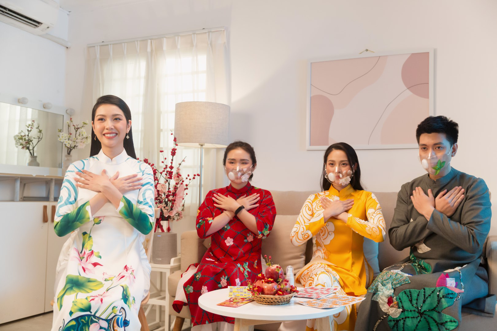 Á hậu Thúy Vân sáng tác ca khúc trong 30 phút