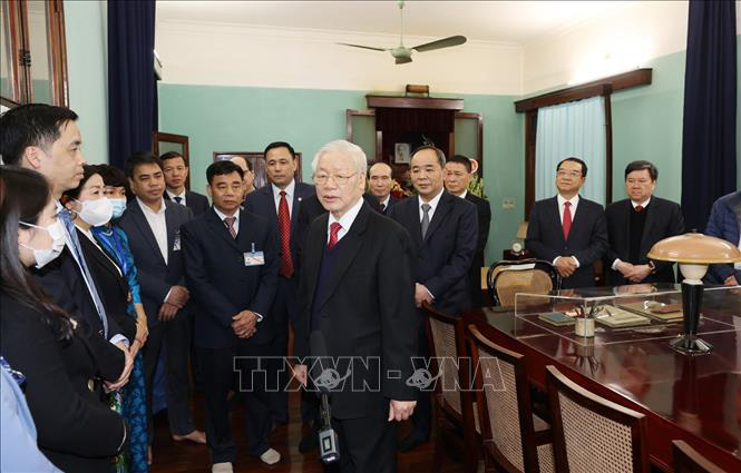 Tổng B&iacute; thư, Chủ tịch nước Nguyễn Ph&uacute; Trọng d&acirc;ng hương tưởng niệm Chủ tịch Hồ Ch&iacute; Minh - Ảnh 4.