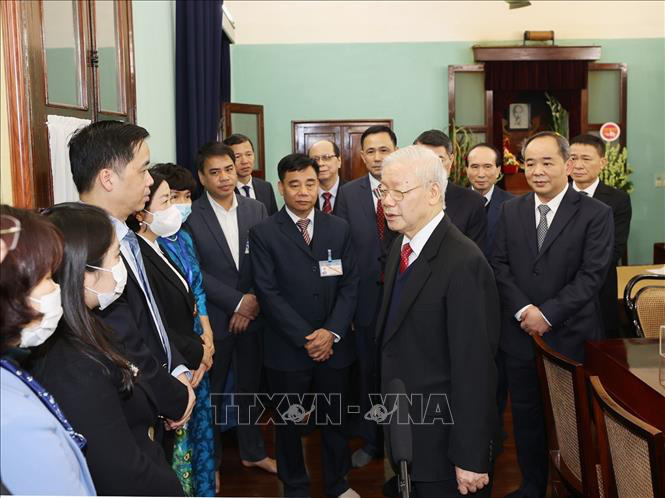 Tổng B&iacute; thư, Chủ tịch nước Nguyễn Ph&uacute; Trọng d&acirc;ng hương tưởng niệm Chủ tịch Hồ Ch&iacute; Minh - Ảnh 5.