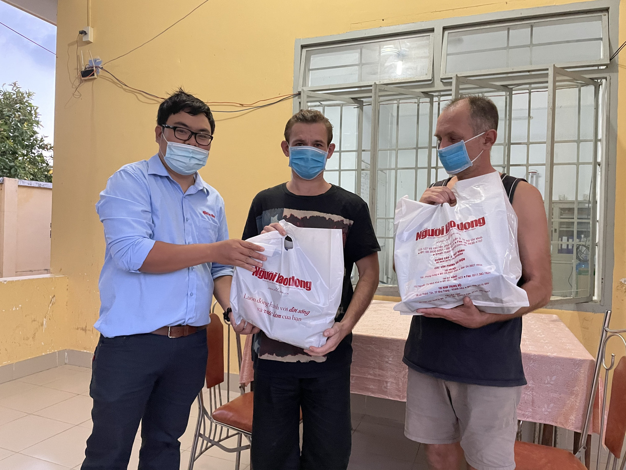 Tết ấm cho người vô gia cư ngoài đường phố Nha Trang - Ảnh 3.
