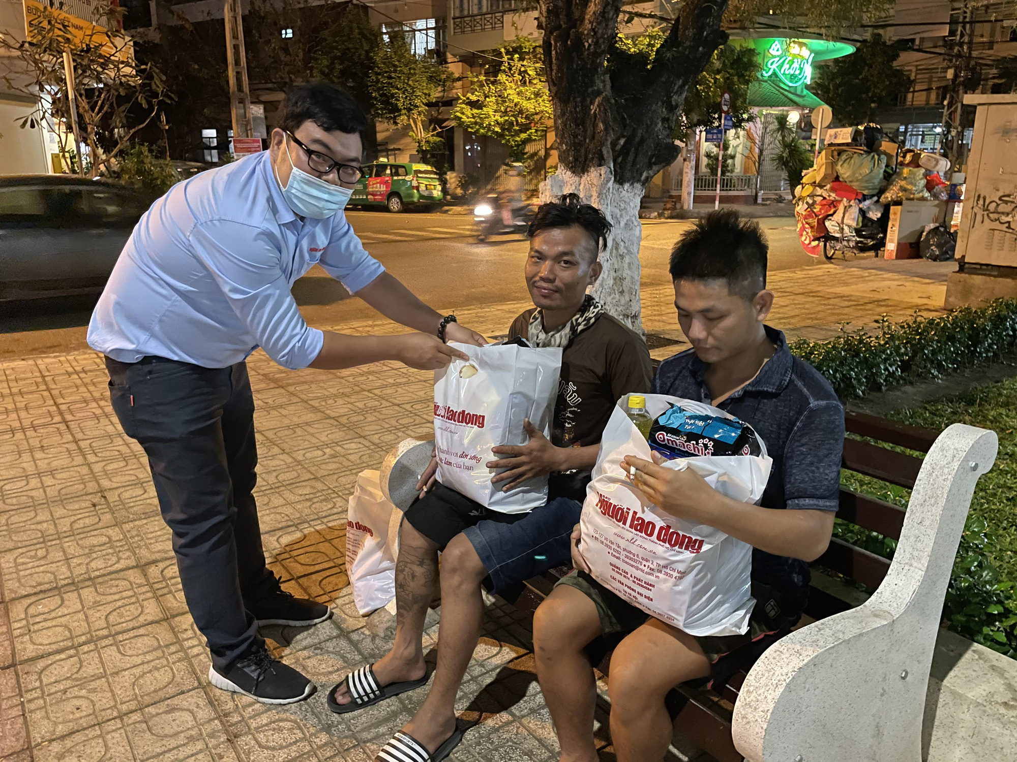 "Tết ấm cho người vô gia cư" ngoài đường phố Nha Trang