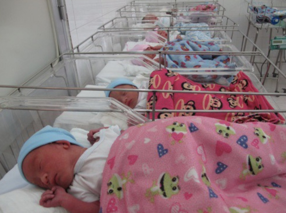 Ca sinh 5 đầu ti&ecirc;n ở TP HCM b&acirc;y giờ ra sao? - Ảnh 1.