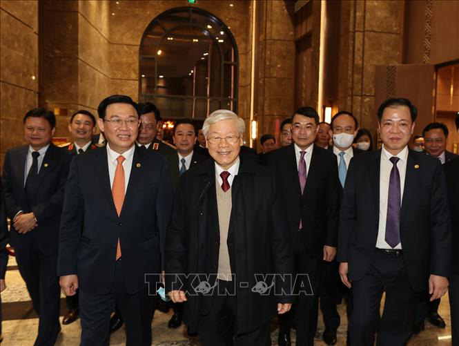 Tổng Bí thư, Chủ tịch nước chúc Tết người dân Hà Nội bên Tượng đài Lý Thái Tổ - Ảnh 2.