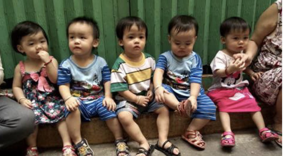 Ca sinh 5 đầu ti&ecirc;n ở TP HCM b&acirc;y giờ ra sao? - Ảnh 4.