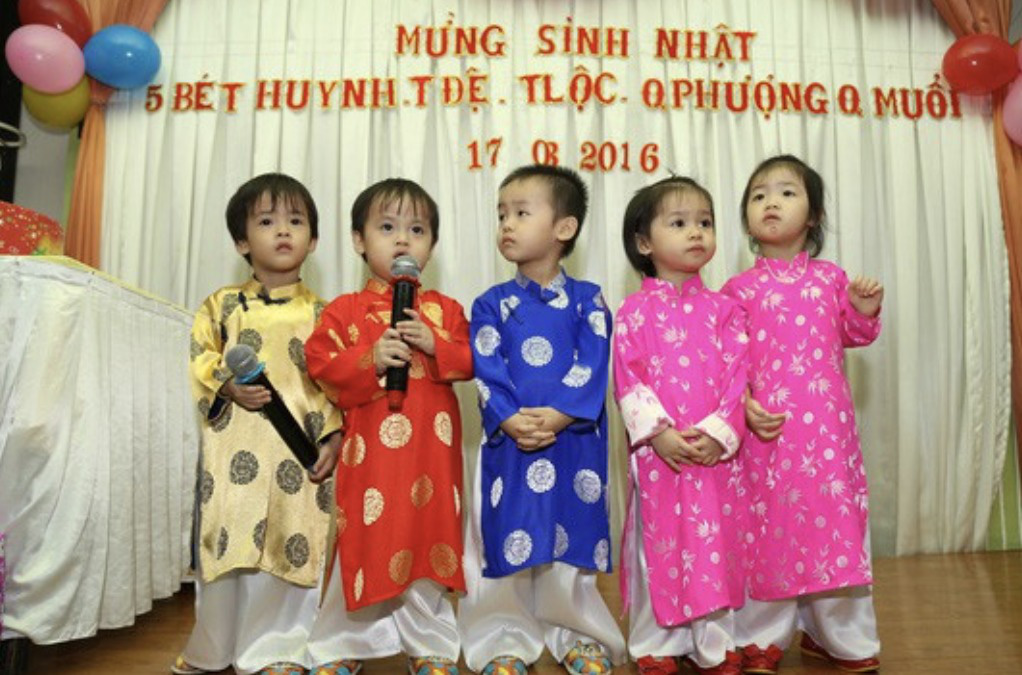 Ca sinh 5 đầu ti&ecirc;n ở TP HCM b&acirc;y giờ ra sao? - Ảnh 11.
