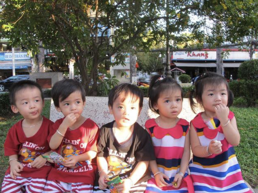 Ca sinh 5 đầu ti&ecirc;n ở TP HCM b&acirc;y giờ ra sao? - Ảnh 12.