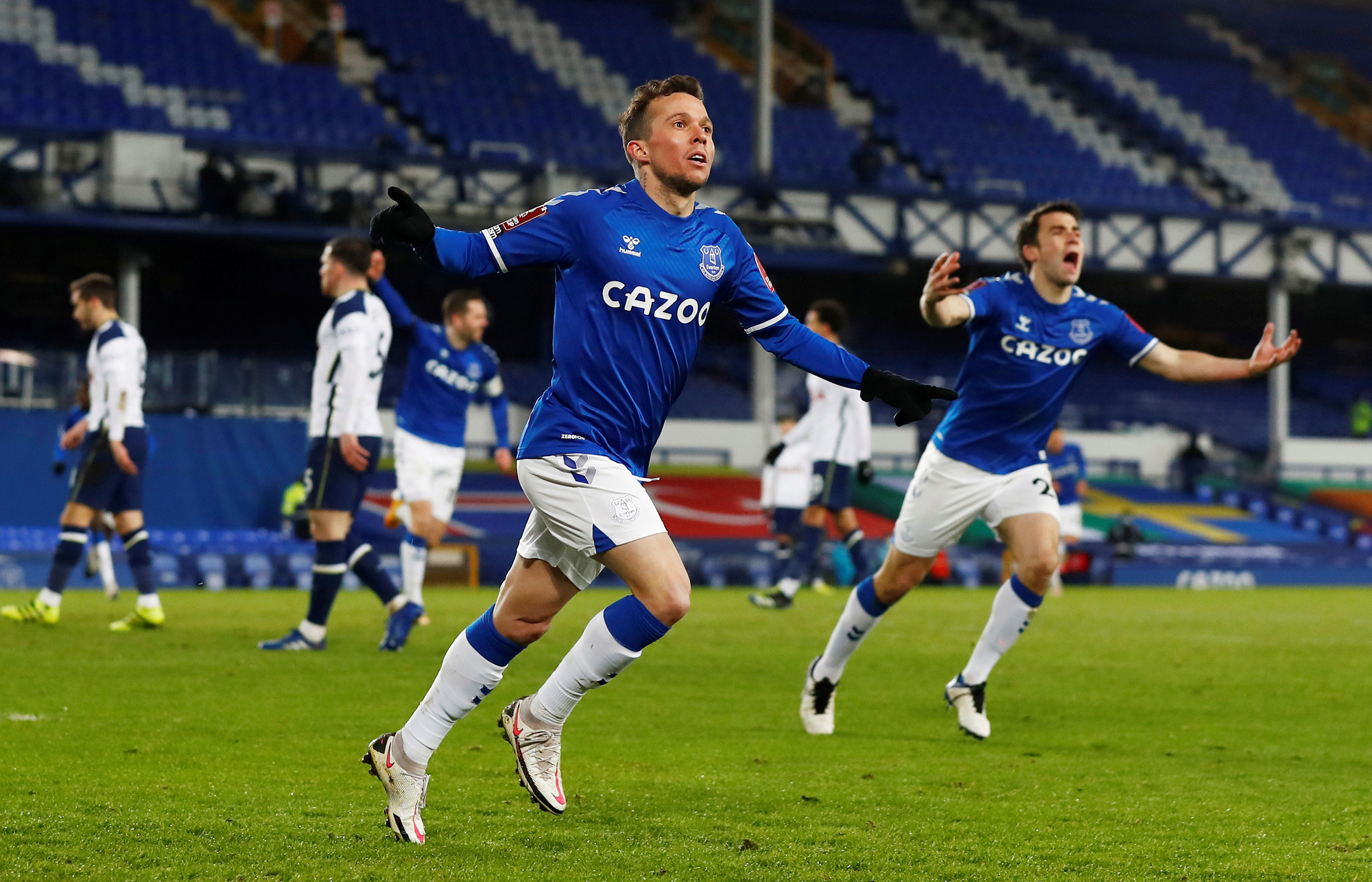 Rượt đuổi nghẹt thở 9 bàn, Tottenham gục ngã trước chủ nhà Everton