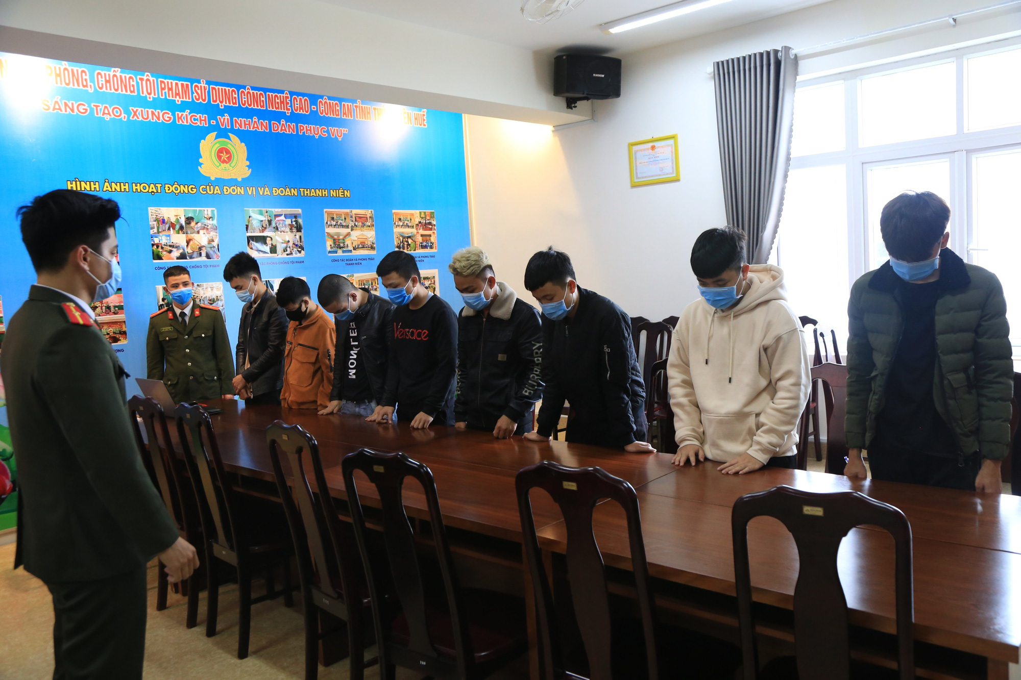 Ph&aacute; đường d&acirc;y tội phạm chuy&ecirc;n lừa gạt d&acirc;n nghiện l&ocirc; đề - Ảnh 1.