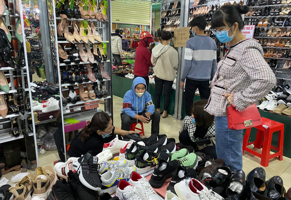 Hàng hoá dồi dào, không có tình trạng tăng giá ngày 30 Tết