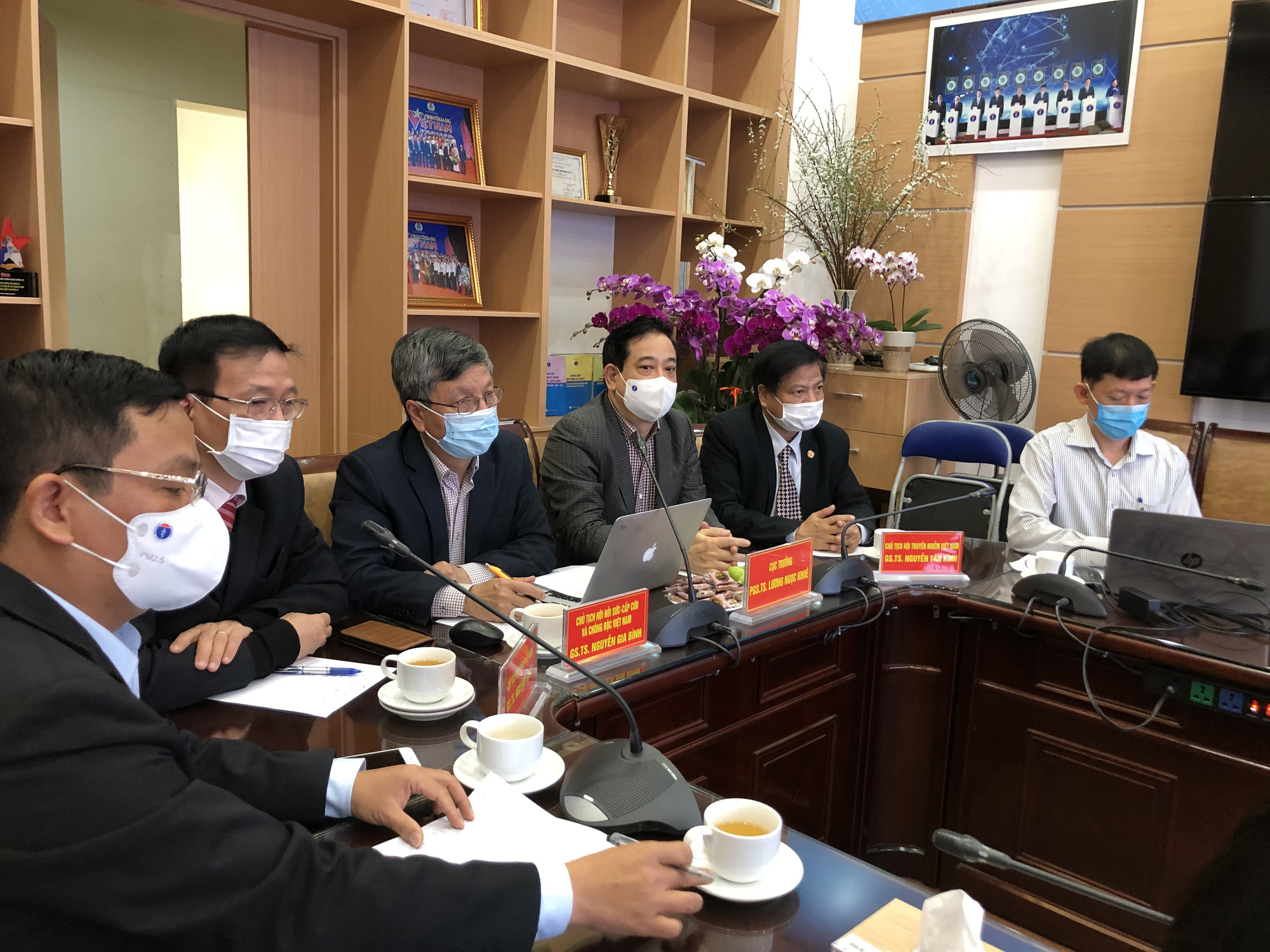 Nữ bệnh nhân Covid-19 từ Mỹ về có chiều hướng diễn tiến giống phi công người Anh - Ảnh 2.
