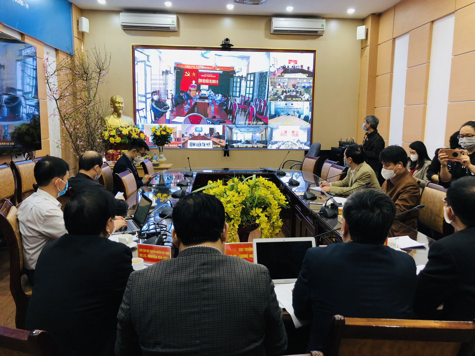 Nữ bệnh nhân Covid-19 từ Mỹ về có chiều hướng diễn tiến giống phi công người Anh - Ảnh 4.