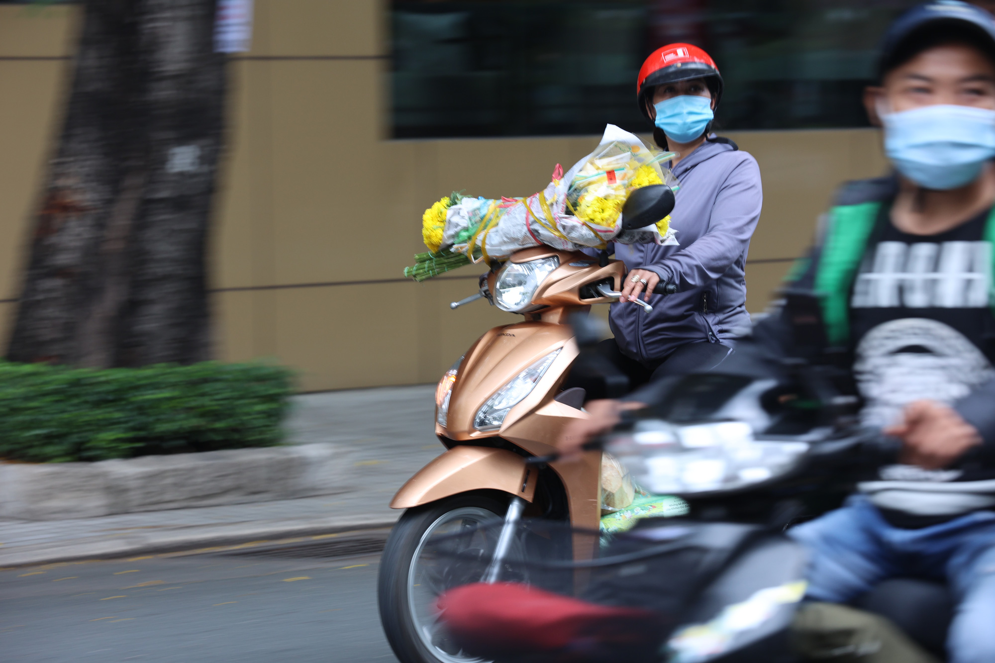Chợ hoa ấm áp trưa 30 Tết - Ảnh 5.