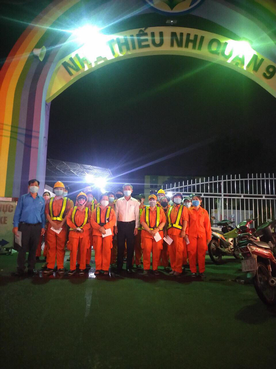 Thăm hỏi, động viên công nhân vệ sinh - Ảnh 5.