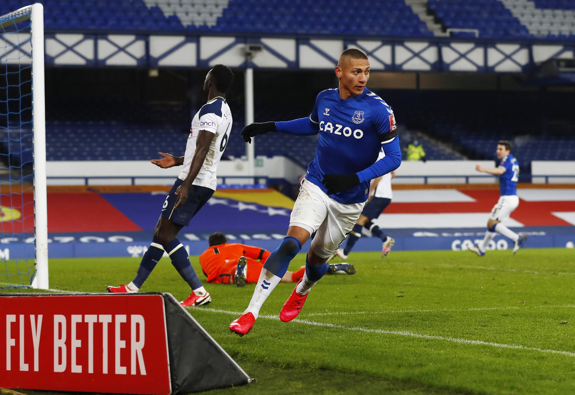 Rượt đuổi nghẹt thở 9 b&agrave;n, Tottenham gục ng&atilde; trước chủ nh&agrave; Everton - Ảnh 3.