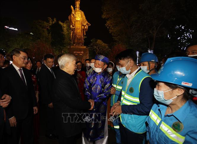 Tổng Bí thư, Chủ tịch nước chúc Tết người dân Hà Nội bên Tượng đài Lý Thái Tổ - Ảnh 14.