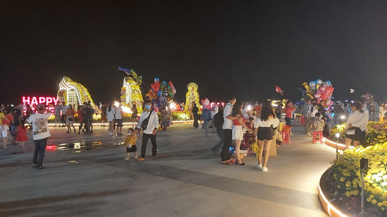 Người d&acirc;n t&igrave;m cảm gi&aacute;c đ&ecirc;m giao thừa - Ảnh 11.