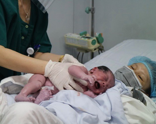 Những công dân nhí xông đất bệnh viện Tết Nguyên đán Tân Sửu - Ảnh 4.
