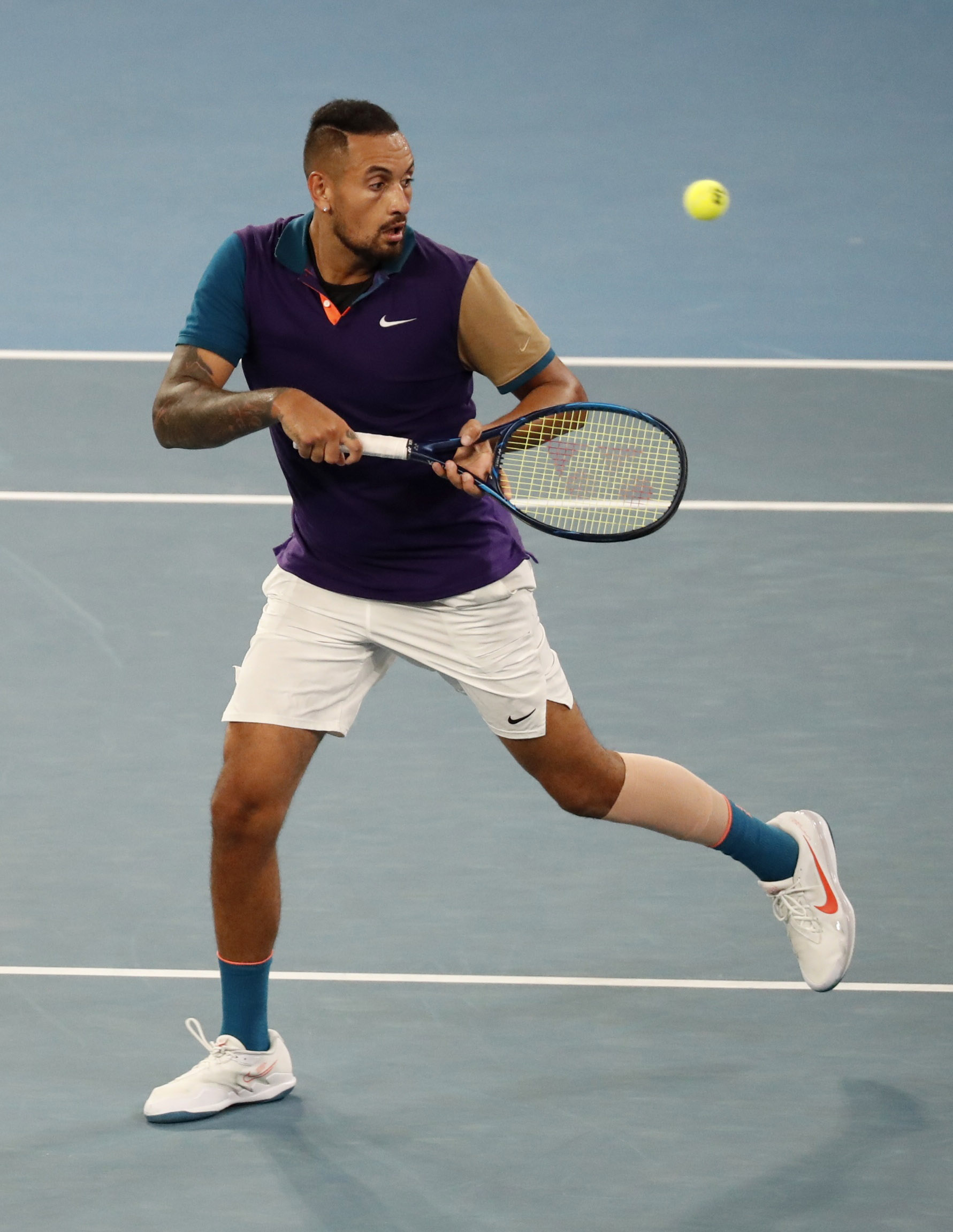 G&atilde; trai hư Kyrgios bị quật ng&atilde; bởi Dominic Thiem - Ảnh 1.