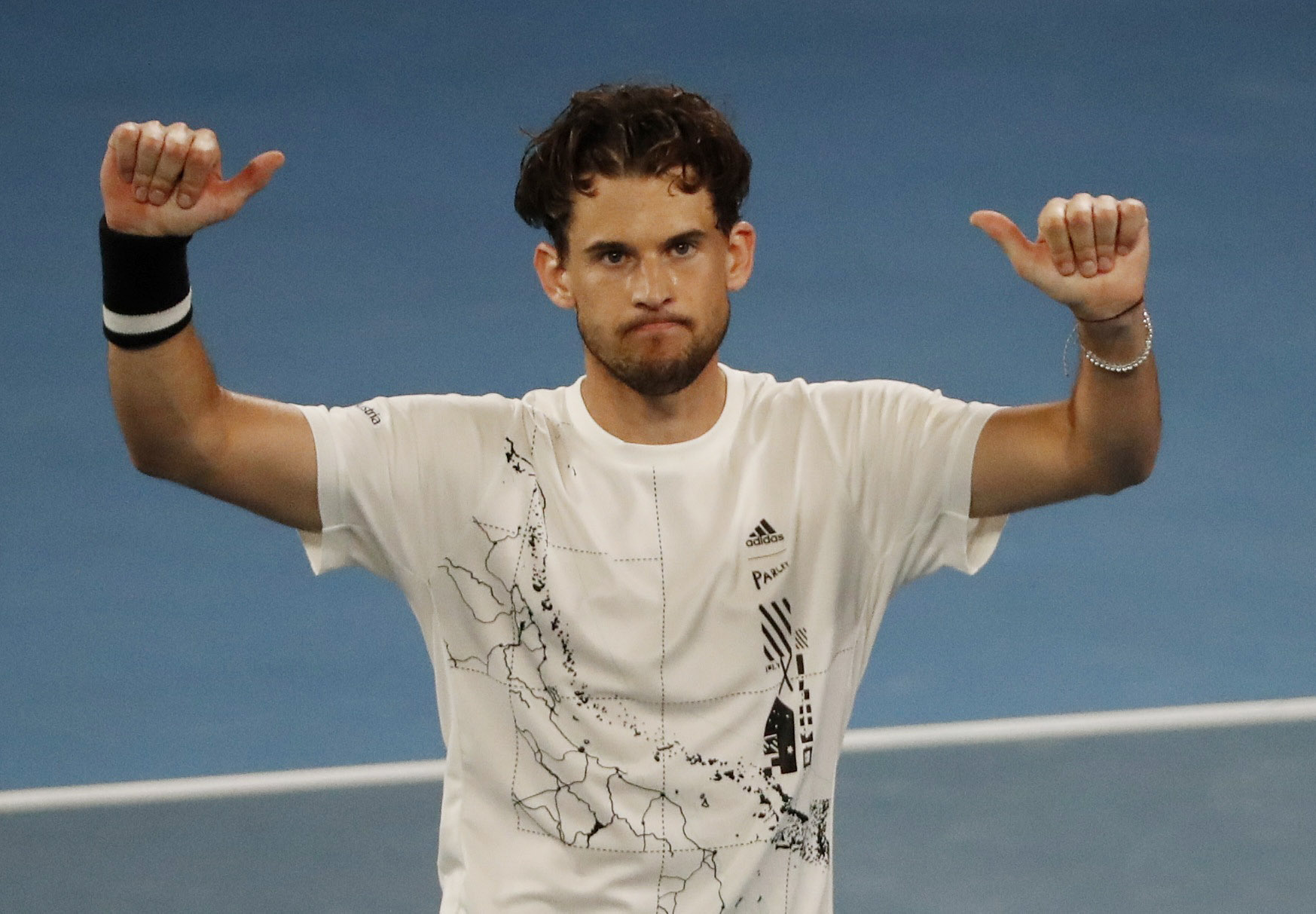 G&atilde; trai hư Kyrgios bị quật ng&atilde; bởi Dominic Thiem - Ảnh 5.