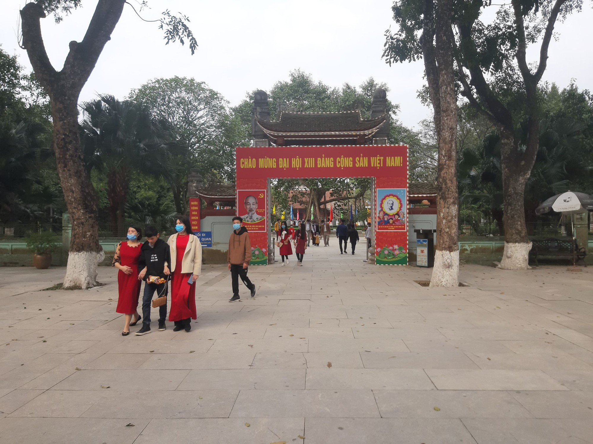 Clip: Hàng ngàn người dân về quê Bác ngày đầu năm mới