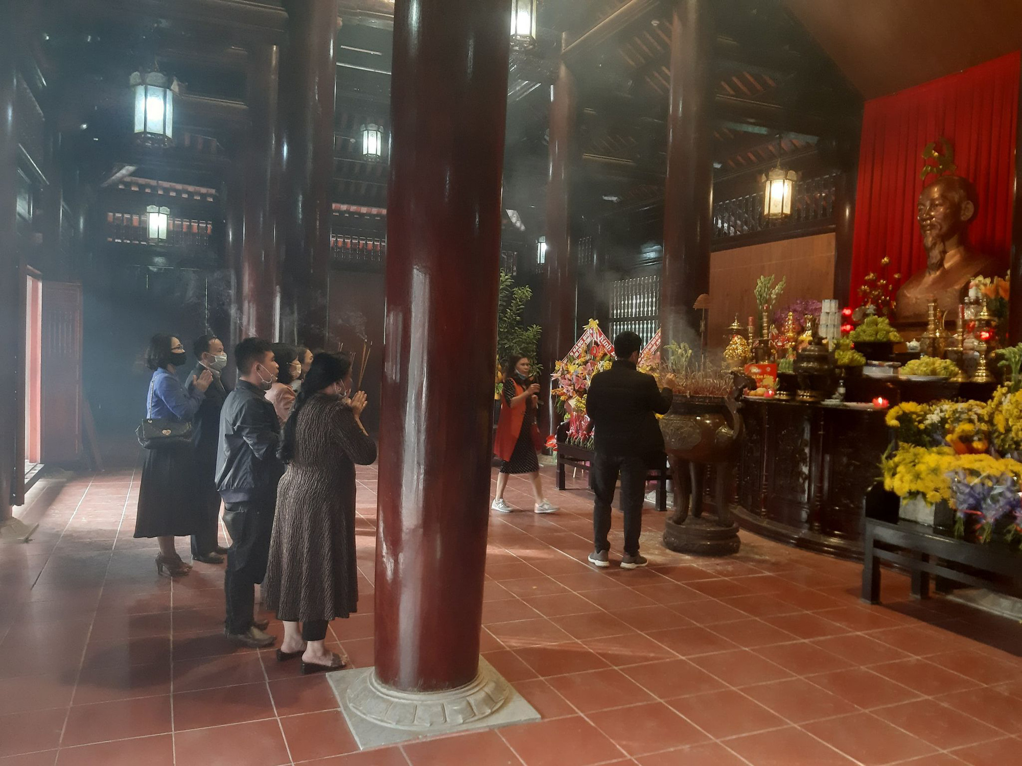 Clip: H&agrave;ng ng&agrave;n người d&acirc;n về qu&ecirc; B&aacute;c ng&agrave;y đầu năm mới - Ảnh 8.
