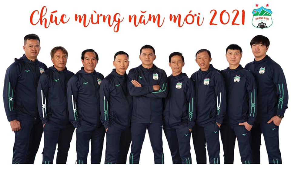 Văn To&agrave;n đ&oacute;n tết ở t&acirc;m dịch Hải Dương, HLV Kiatisak  khoe clip sương m&ugrave; phố n&uacute;i - Ảnh 1.