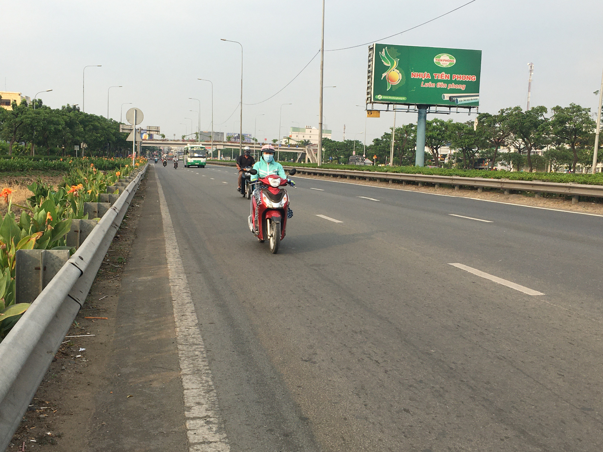M&ugrave;ng 1 Tết:Ba miền nắng đẹp, kh&ocirc;ng kh&iacute; trong l&agrave;nh, đường phố vắng chưa từng c&oacute;  - Ảnh 6.