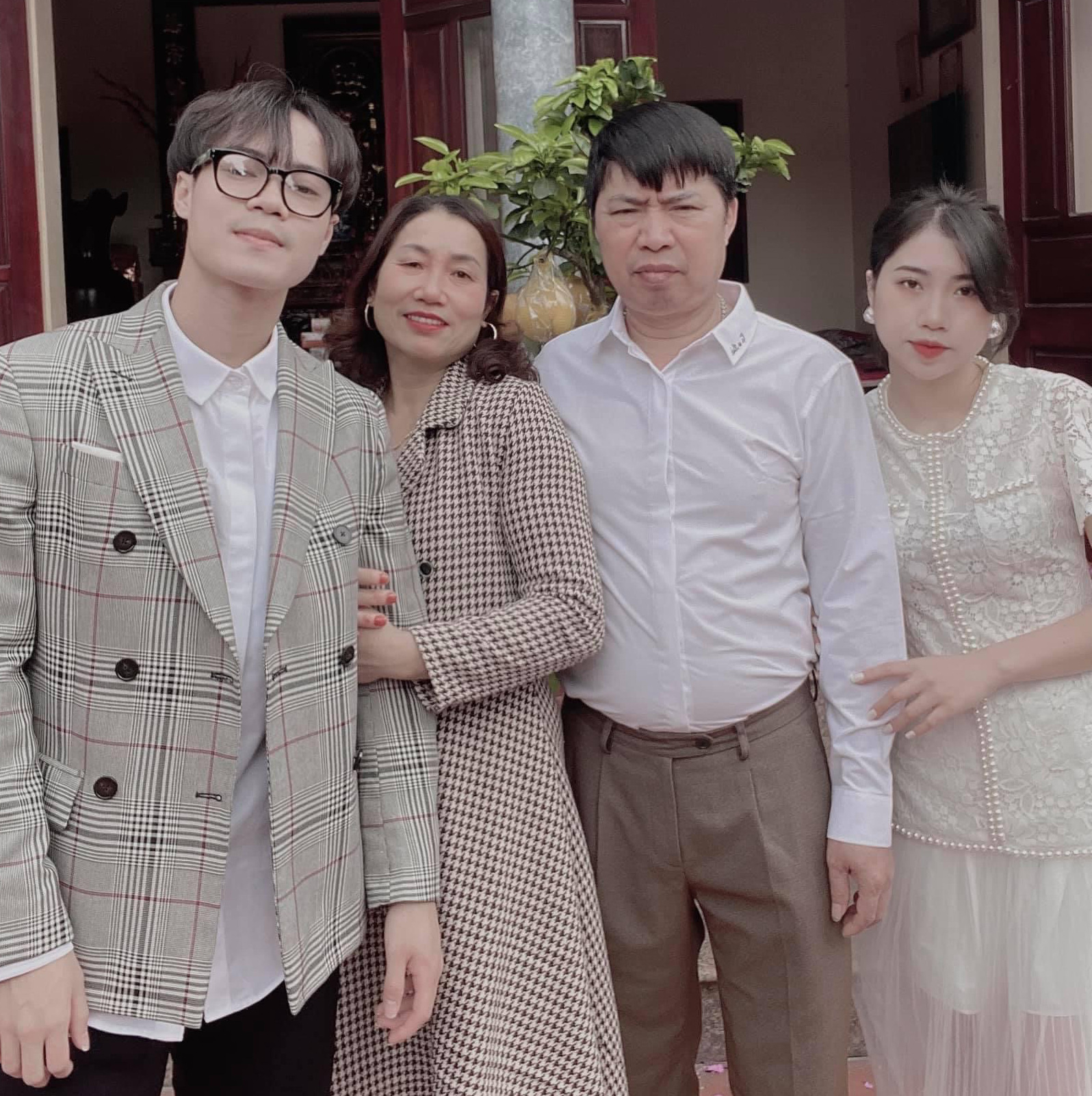 Văn To&agrave;n đ&oacute;n tết ở t&acirc;m dịch Hải Dương, HLV Kiatisak  khoe clip sương m&ugrave; phố n&uacute;i - Ảnh 2.