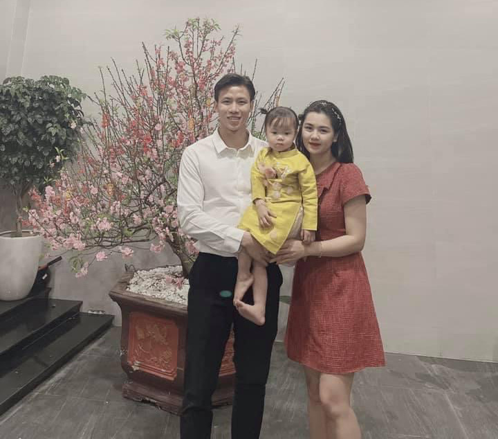 Văn To&agrave;n đ&oacute;n tết ở t&acirc;m dịch Hải Dương, HLV Kiatisak  khoe clip sương m&ugrave; phố n&uacute;i - Ảnh 9.