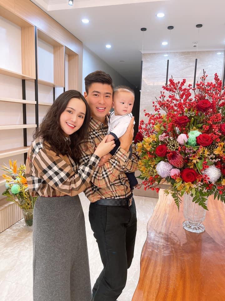 Văn To&agrave;n đ&oacute;n tết ở t&acirc;m dịch Hải Dương, HLV Kiatisak  khoe clip sương m&ugrave; phố n&uacute;i - Ảnh 10.