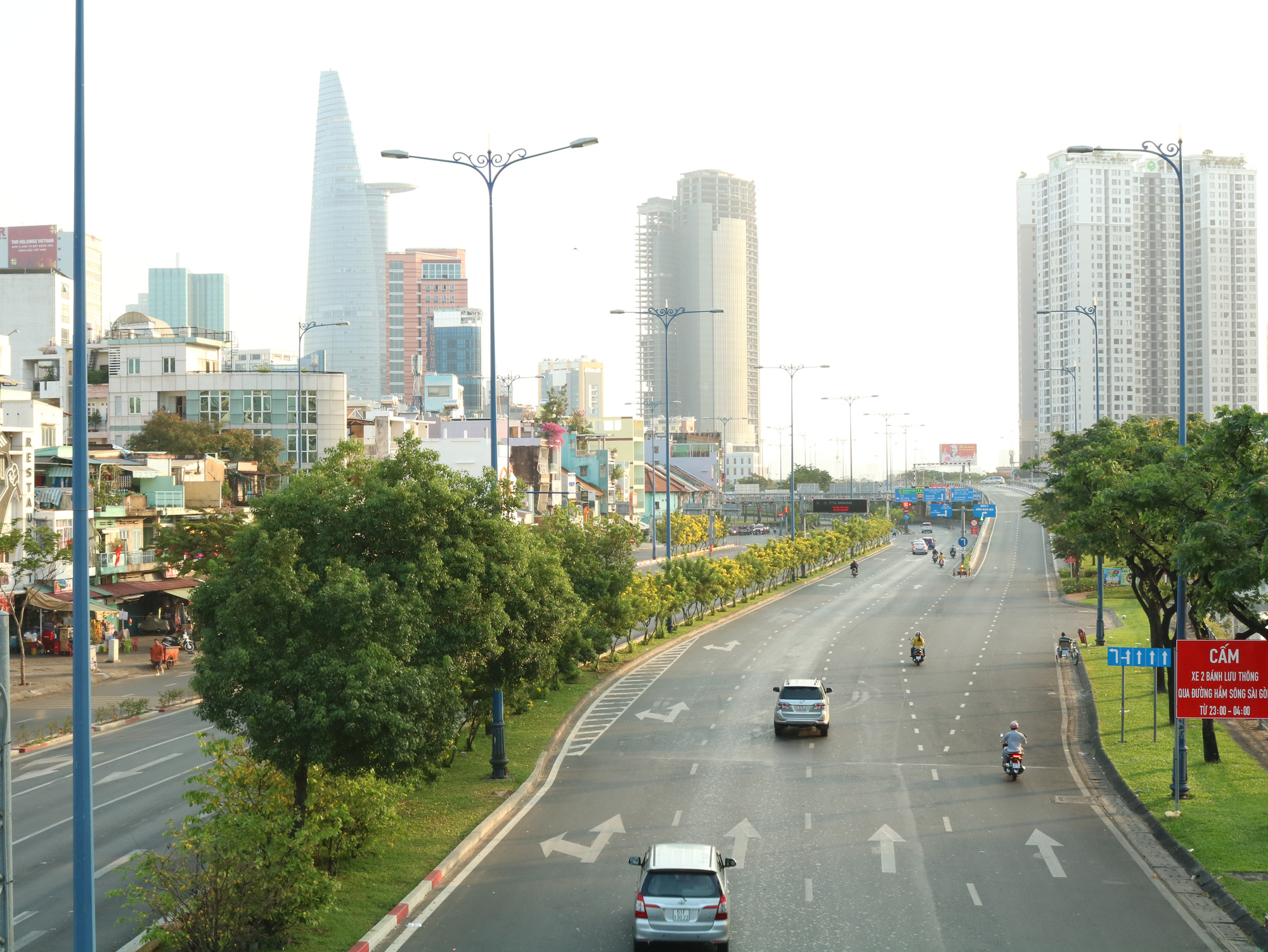 M&ugrave;ng 1 Tết:Ba miền nắng đẹp, kh&ocirc;ng kh&iacute; trong l&agrave;nh, đường phố vắng chưa từng c&oacute;  - Ảnh 3.