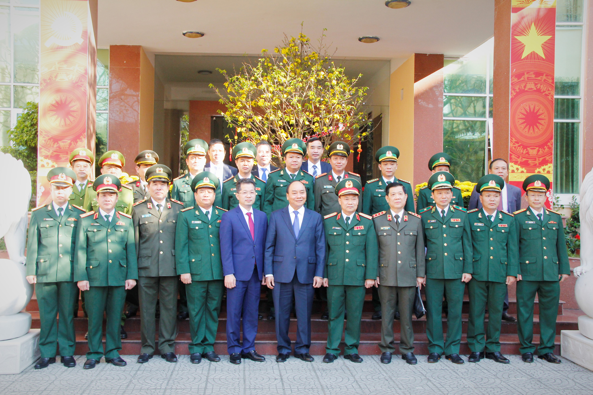 Thủ tướng Nguyễn Xu&acirc;n Ph&uacute;c: Việt Nam được đ&aacute;nh gi&aacute; l&agrave; nước c&oacute; phương ph&aacute;p chống dịch &iacute;t tốn k&eacute;m nhất - Ảnh 3.