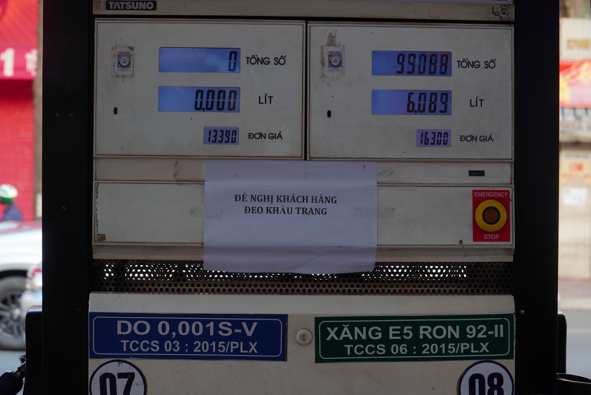 TP HCM vắng lặng trong ngày mùng 1 Tết - Ảnh 3.