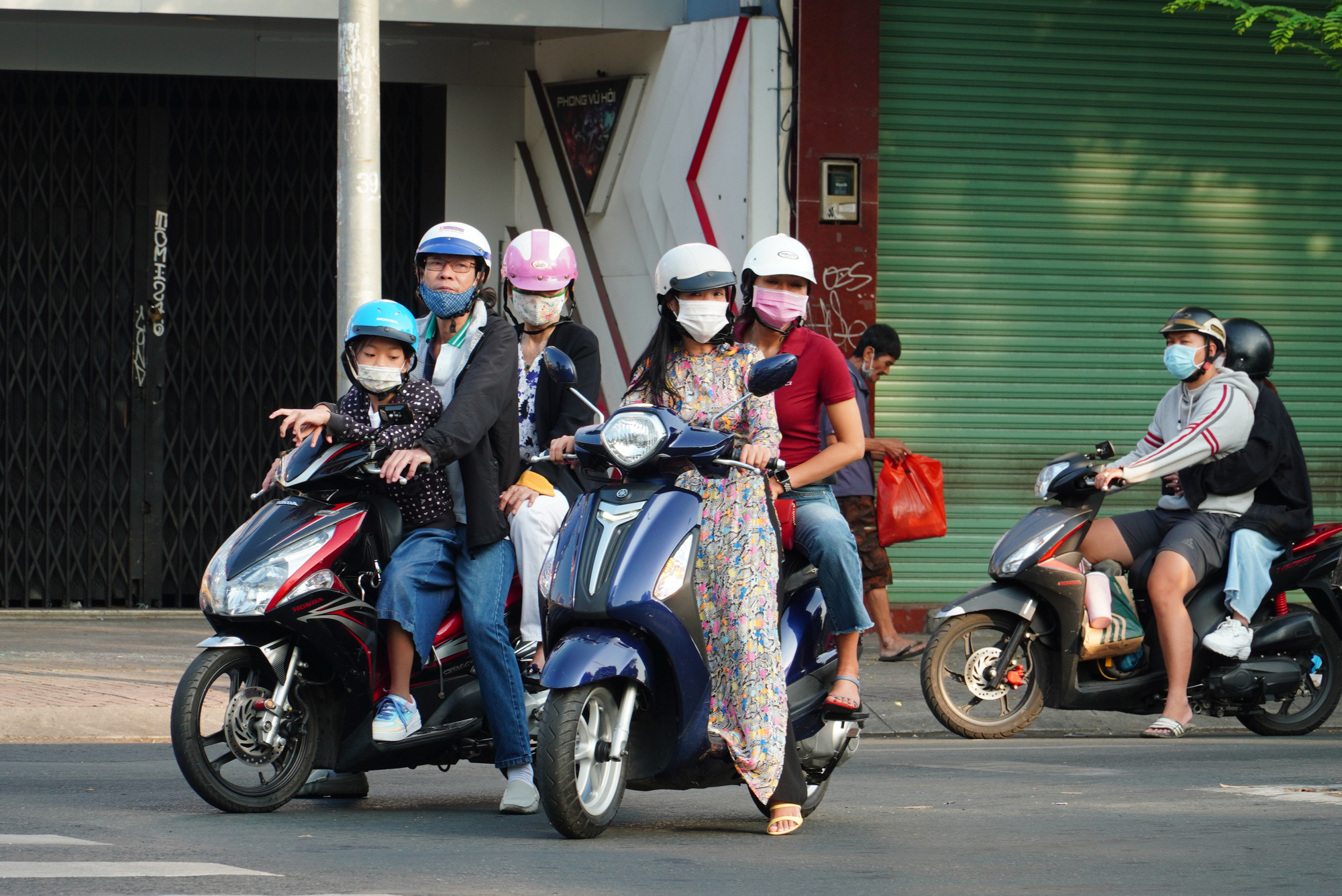 TP HCM vắng lặng trong ngày mùng 1 Tết - Ảnh 15.