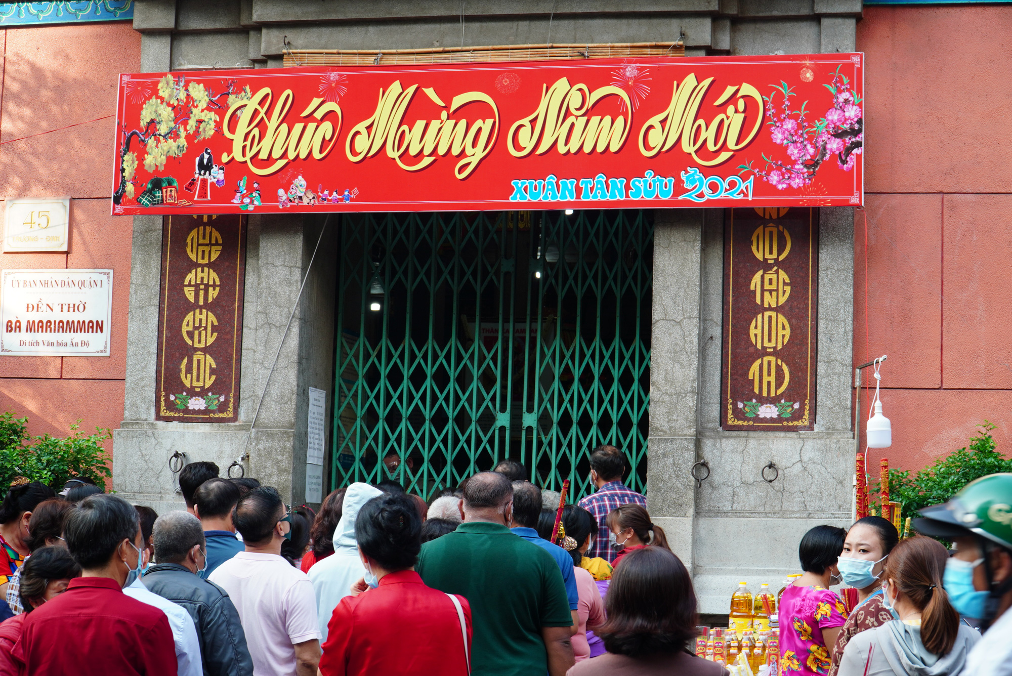 TP HCM vắng lặng trong ngày mùng 1 Tết - Ảnh 19.