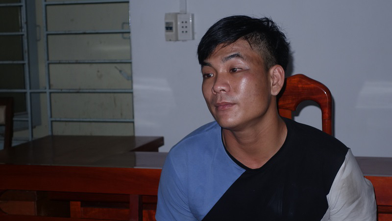 2 mẹ con truy đuổi quyết liệt, t&ocirc;ng thẳng xe v&agrave;o đ&ocirc;i t&igrave;nh nh&acirc;n đi cướp - Ảnh 2.