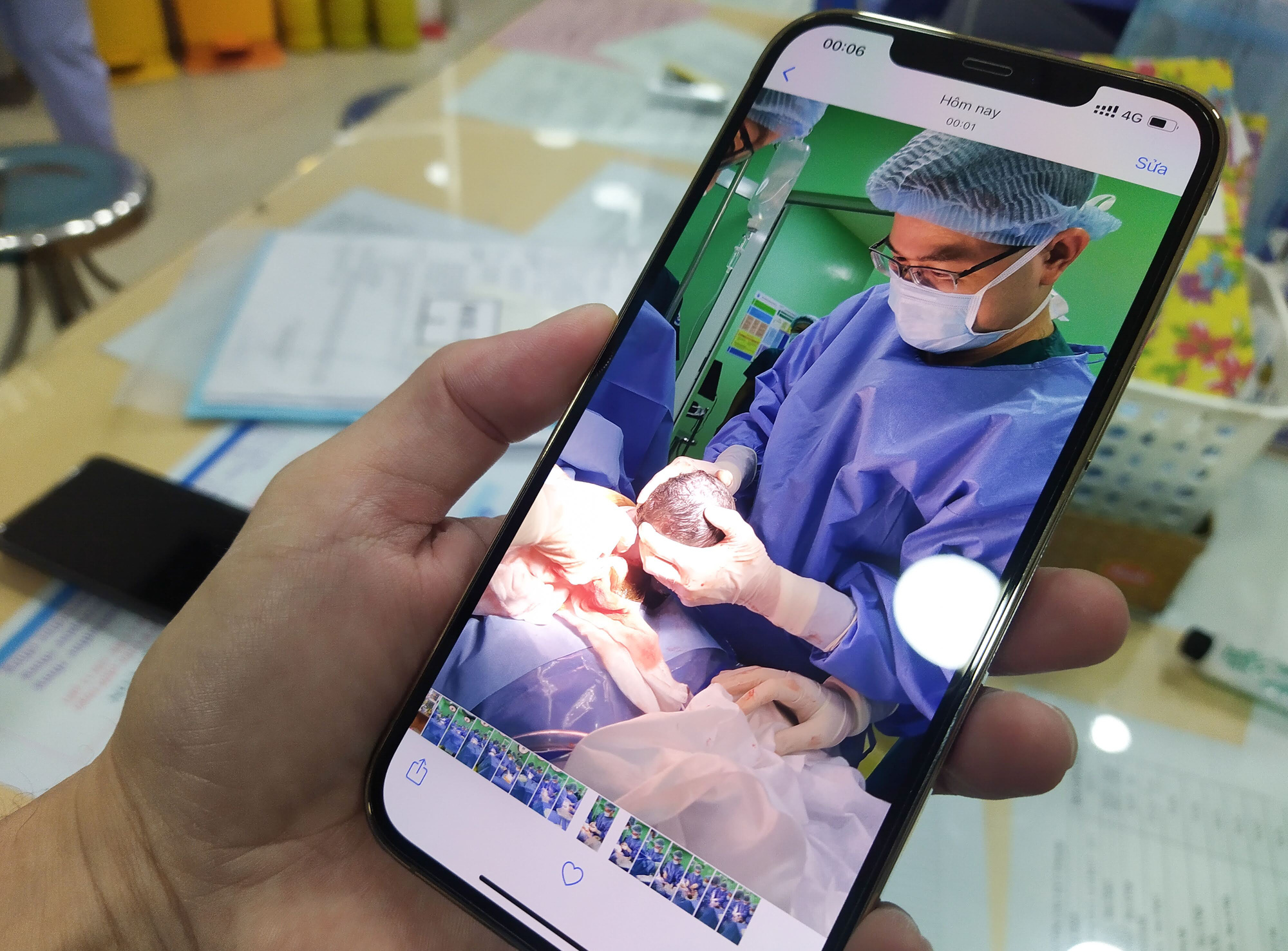 Đ&uacute;ng giao thừa, 5 em b&eacute; c&ugrave;ng cất tiếng kh&oacute;c ch&agrave;o đời tại TP HCM - Ảnh 6.