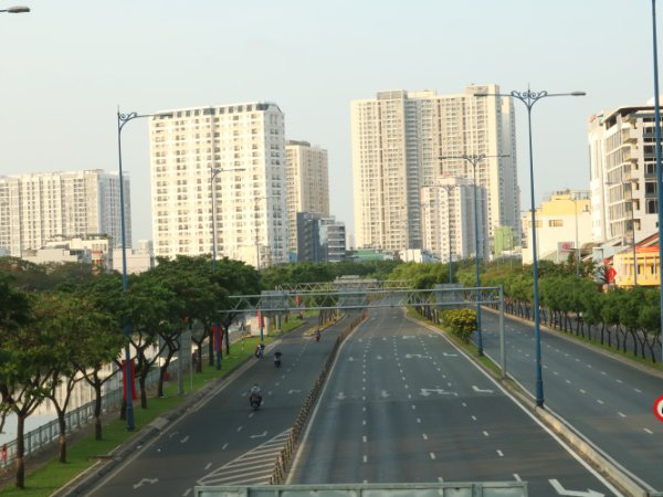 M&ugrave;ng 1 Tết:Ba miền nắng đẹp, kh&ocirc;ng kh&iacute; trong l&agrave;nh, đường phố vắng chưa từng c&oacute;  - Ảnh 4.