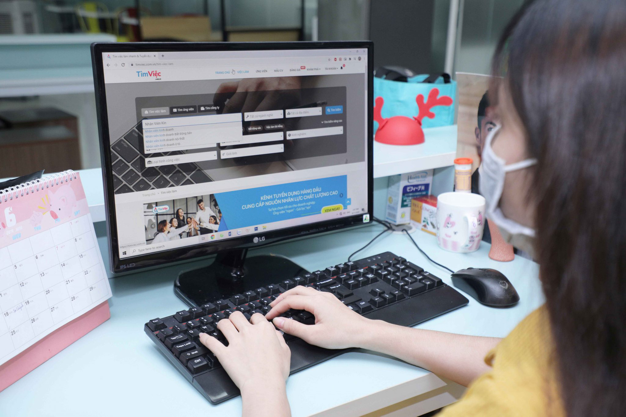 T&igrave;m việc l&agrave;m qua k&ecirc;nh n&agrave;o hiệu quả trong năm 2021? - Ảnh 1.