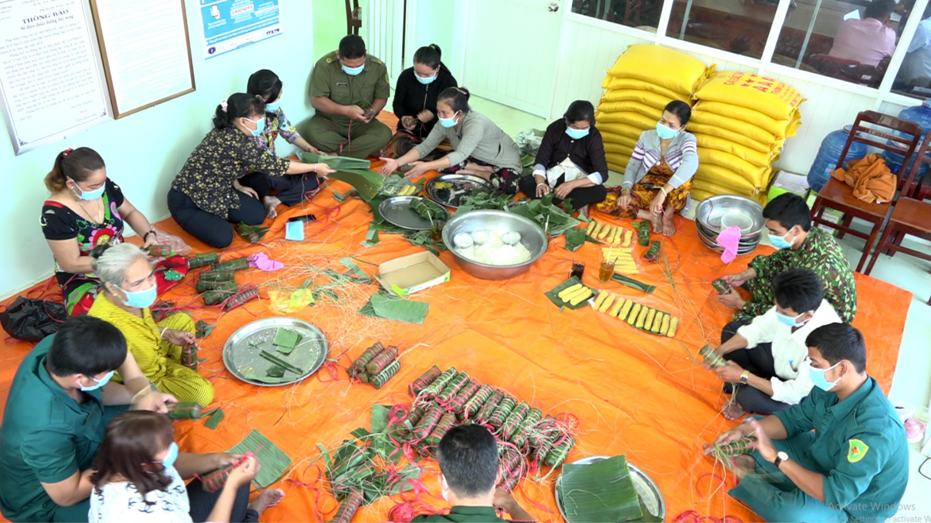 Mang Tết đến với chiến sĩ phòng chống dịch Covid-19