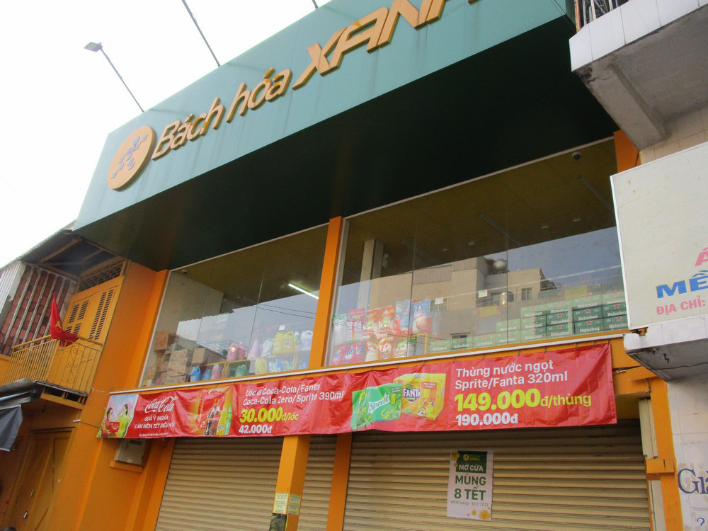 Ng&aacute;n đồ Tết, người d&acirc;n tấp nập mua rau xanh, b&aacute;nh m&igrave; - Ảnh 4.