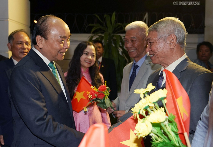 B&oacute;ng hồng đối ngoại: B&iacute; mật trong vườn nh&agrave; b&agrave; Aung San Suu Kyi - Ảnh 3.
