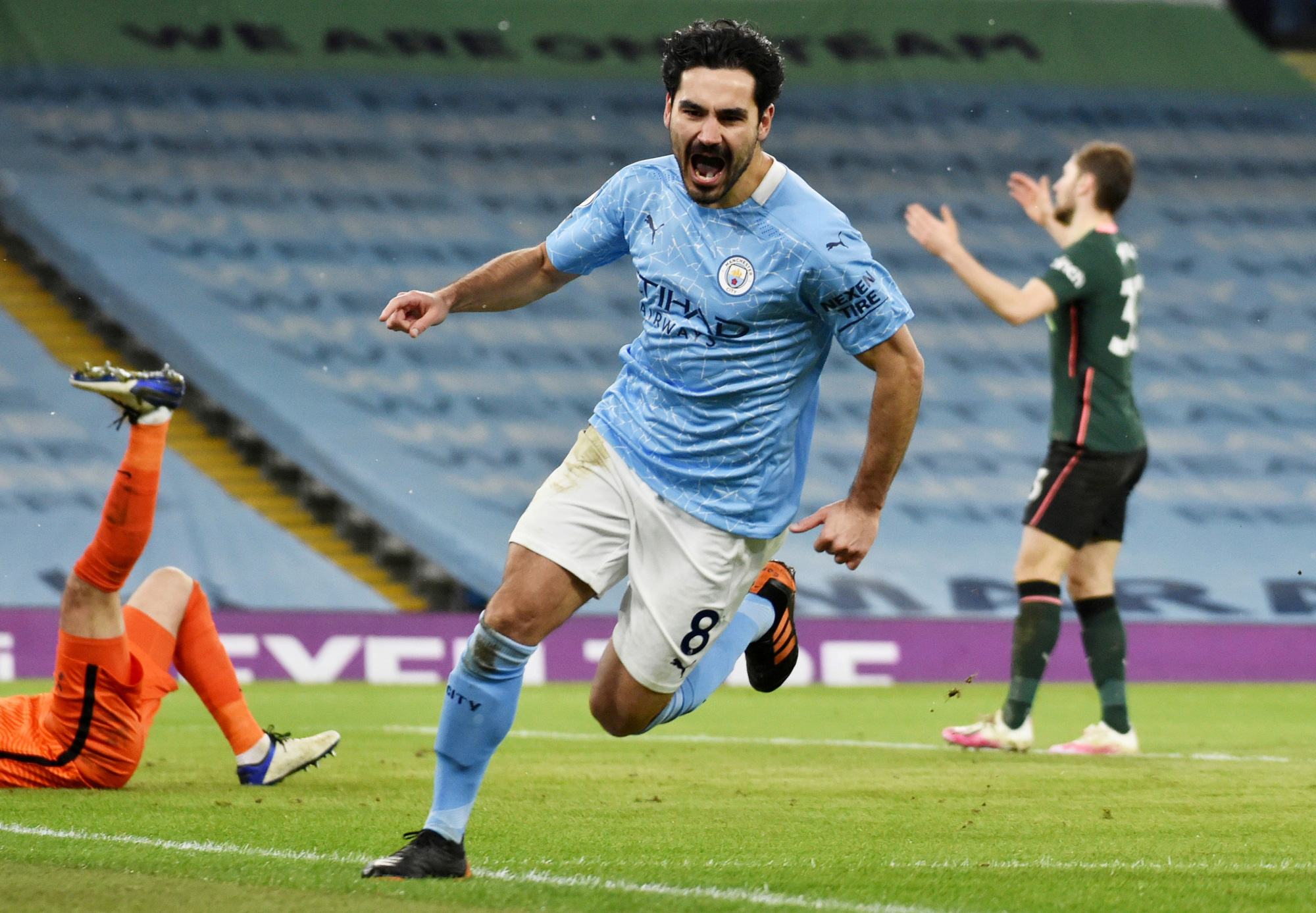 Thắng v&ugrave;i dập Tottenham, Man City bay cao tr&ecirc;n đỉnh bảng Ngoại hạng - Ảnh 6.