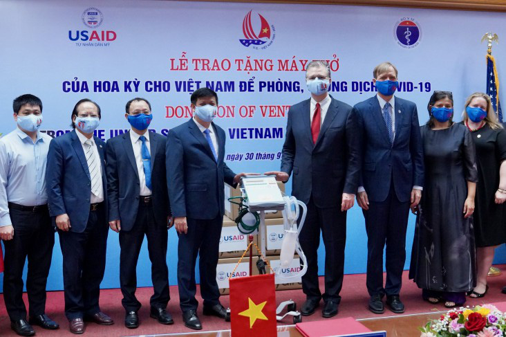 Hành trình của chiếc khẩu trang trong dịch Covid-19 - Ảnh 19.