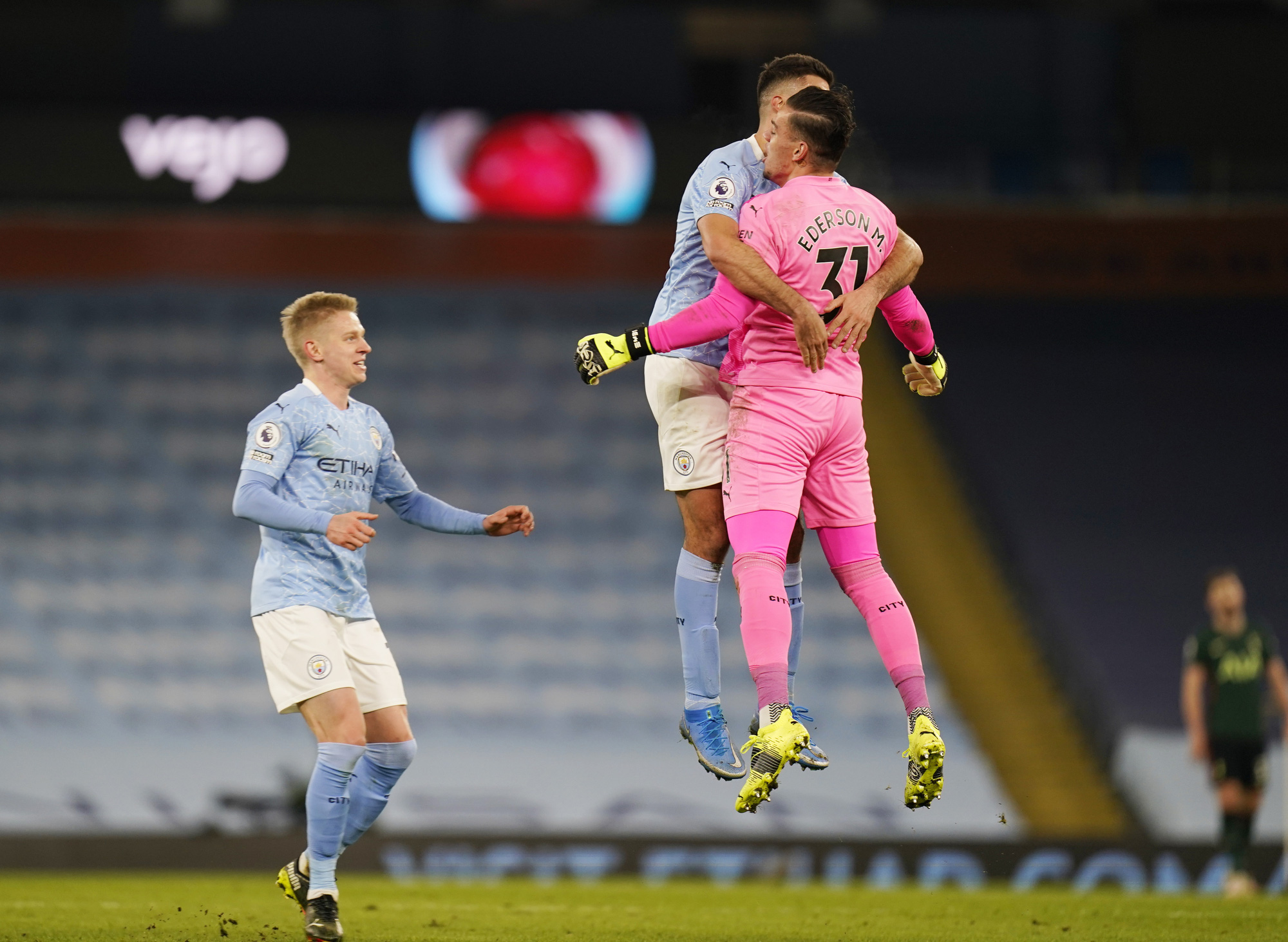 Thắng v&ugrave;i dập Tottenham, Man City bay cao tr&ecirc;n đỉnh bảng Ngoại hạng - Ảnh 8.
