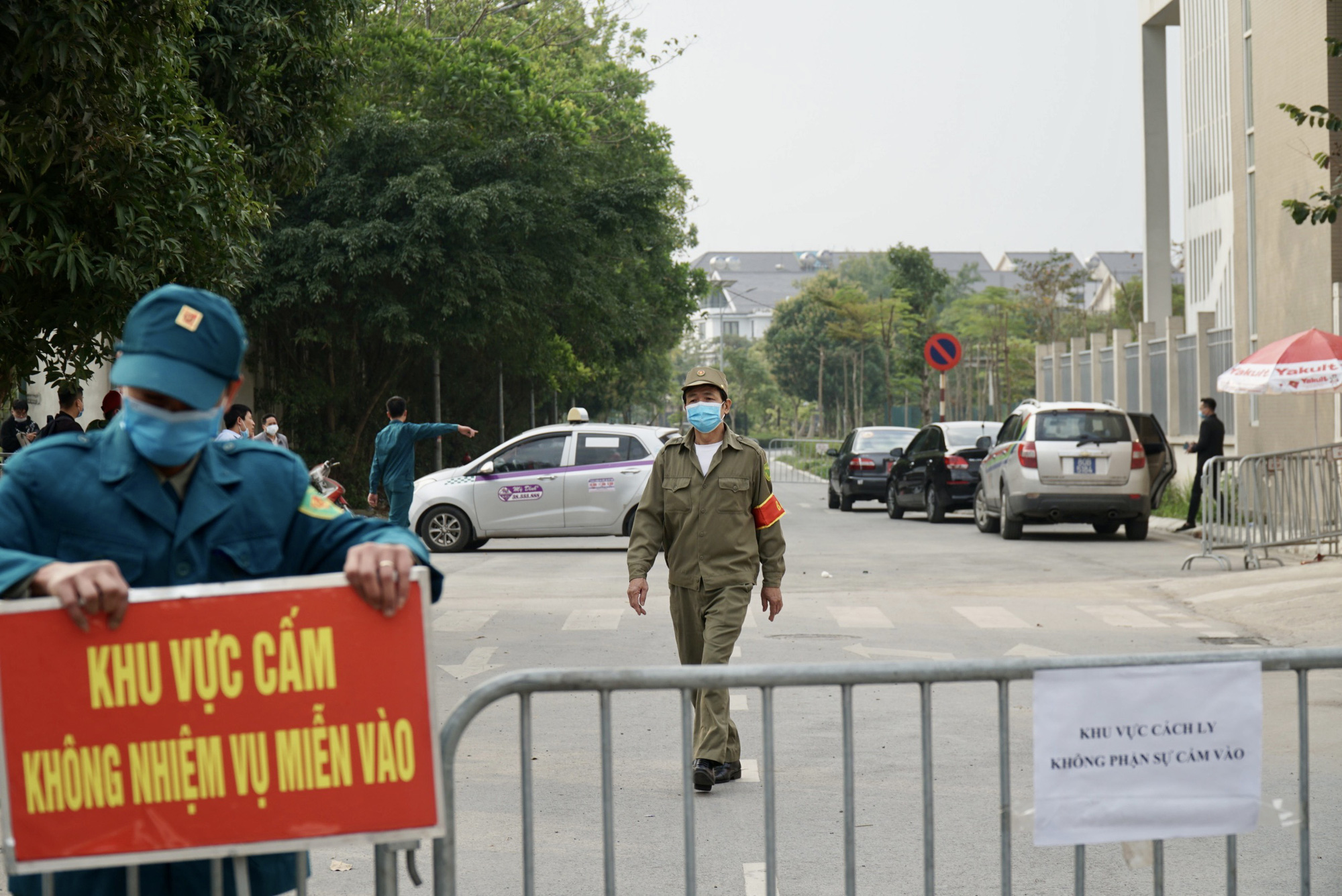 109 học sinh, phụ huynh v&agrave; gi&aacute;o vi&ecirc;n trường tiểu học Xu&acirc;n Phương được về nh&agrave; - Ảnh 1.