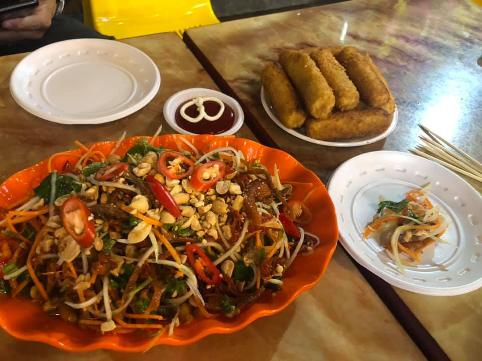 Kh&ocirc;ng về qu&ecirc; hay đi du lịch, người H&agrave; Nội ki&ecirc;n nhẫn xếp h&agrave;ng ăn kem Tr&agrave;ng Tiền đầu xu&acirc;n - Ảnh 14.