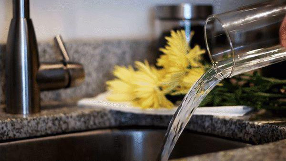 Học bí kíp giữ hoa tươi lâu trong ngày Tết - Ảnh 3.